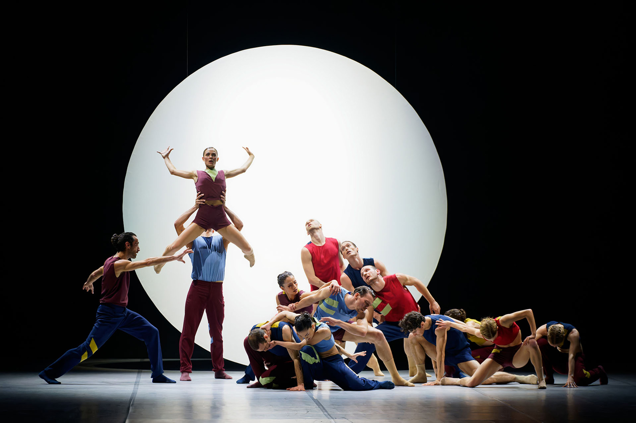 Die Compagnie „Aterballetto“ aus Italien ist zum zweiten Mal zu Gast in Oldenburg und präsentiert zur Eröffnung der Internationalen Tanztage am 9. Mai im Großen Haus des Oldenburgischen Staatstheaters drei Choreografien.