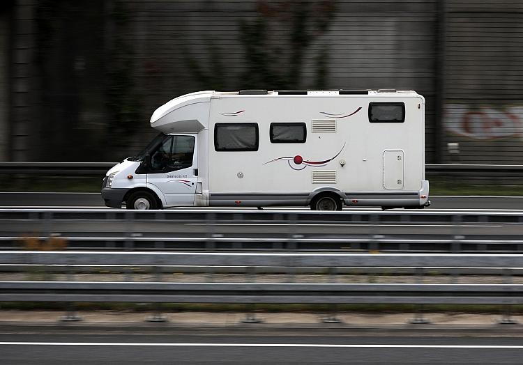 Wohnmobil auf einer Autobahn (Archiv), via dts Nachrichtenagentur