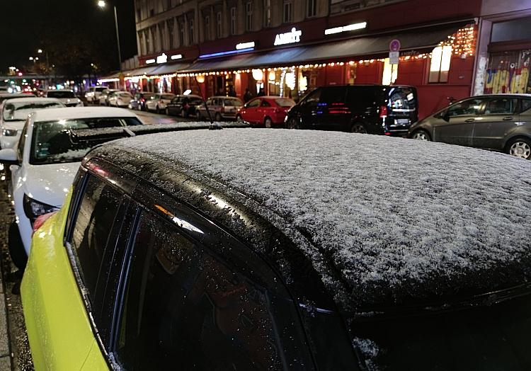 Schnee auf Autodach (Archiv), via dts Nachrichtenagentur