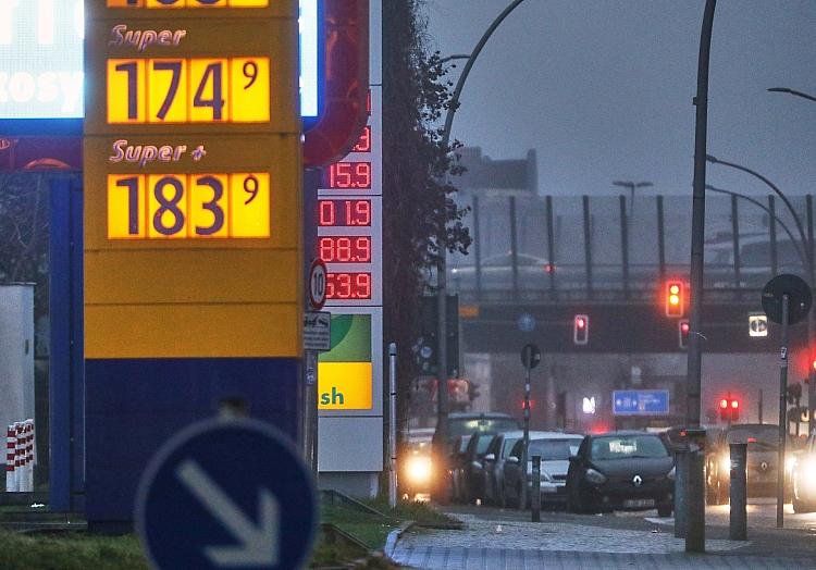 Spritpreise Mitte Januar leicht gestiegen