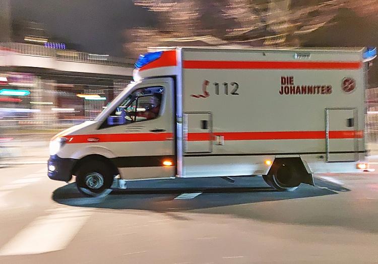 Rettungswagen im Einsatz bei Nacht am 01.01.2025 (Symbolbild), via dts Nachrichtenagentur