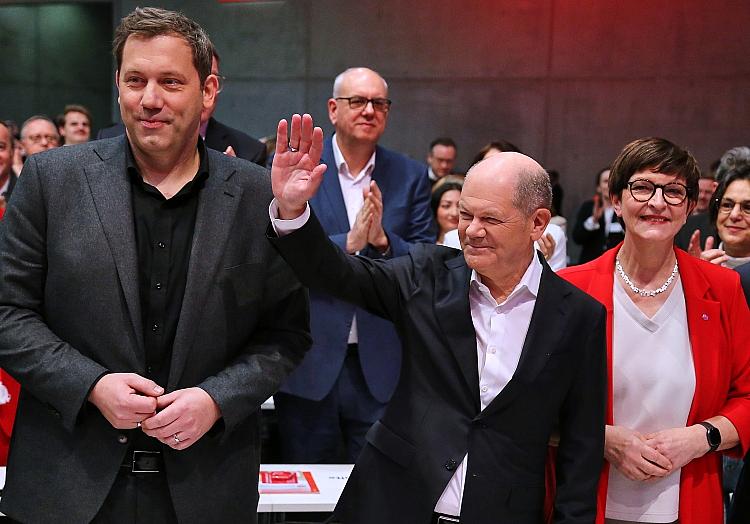 Lars Klingbeil, Olaf Scholz, Saskia Esken am 11.01.2025, via dts Nachrichtenagentur