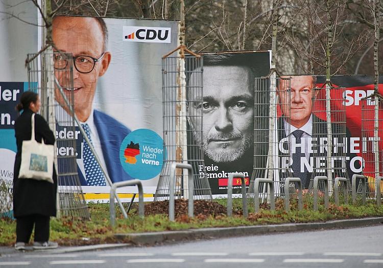 Wahlplakate mit Friedrich Merz, Christian Lindner und Olaf Scholz am 28.01.2025, via dts Nachrichtenagentur