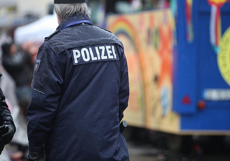 Polizei im Karneval (Archiv), via dts Nachrichtenagentur