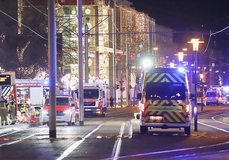 Auto rast auf Magdeburger Weihnachtsmarkt in Menschenmenge (Archiv), via dts Nachrichtenagentur