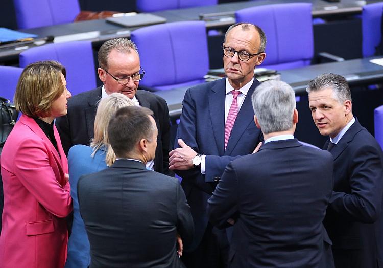 Friedrich Merz mit Abgeordneten von CDU/CSU am 31.01.2025, via dts Nachrichtenagentur