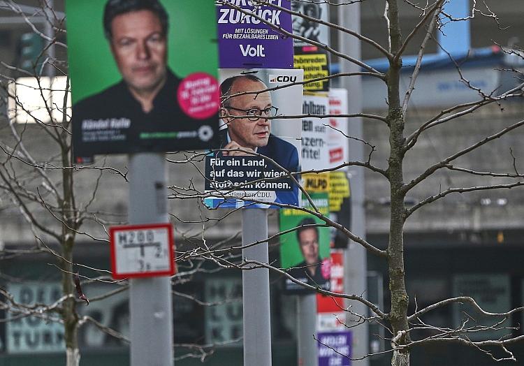 Wahlplakate zur Bundestagswahl am 11.02.2025, via dts Nachrichtenagentur