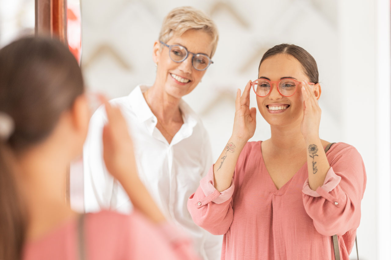 Moderne Brillendesigns bieten stilbewussten Frauen eine Vielzahl an Möglichkeiten, ihre Individualität auszudrücken.